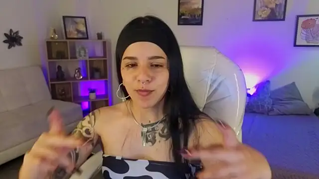 Snapshot of Nicole_Foxx_ chatting on 10-16-25, 07:48 Nicole Foxx online show from 10-16-25, 07:48