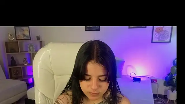 Snapshot of Nicole_Foxx_ chatting on 10-18-25, 03:24 Nicole Foxx online show from 10-18-25, 03:24