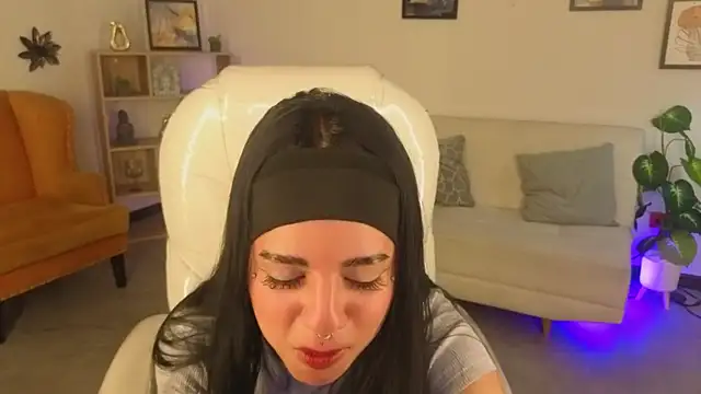 Nicole Foxx  online show from 11-12-25, 07:57