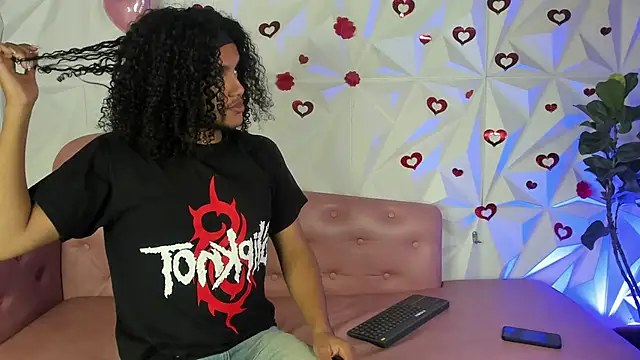 Snapshot of DanteAndKyle chatting on 03-07-25, 10:32 DanteAndKyle online show from 03-07-25, 10:32