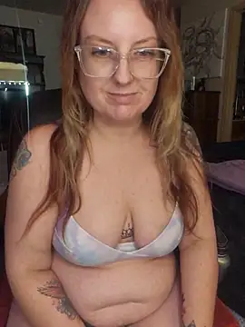 Snapshot of TattedMamaXOXO chatting on 02-20-25, 04:25 TattedMamaXOXO online show from 02-20-25, 04:25