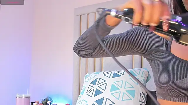 Snapshot of Liincostelloo chatting on 10-24-25, 07:43 Liincostelloo online show from 10-24-25, 07:43