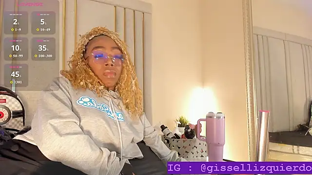 Snapshot of Liincostelloo chatting on 12-04-25, 07:44 Liincostelloo online show from 12-04-25, 07:44