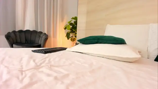 Snapshot of EllaWhiteX chatting on 05-22-26, 05:07 EllaWhiteX online show from 05-22-26, 05:07
