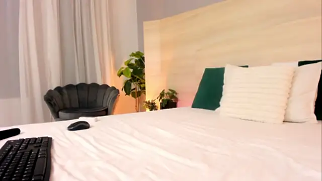Snapshot of EllaWhiteX chatting on 05-29-26, 05:00 EllaWhiteX online show from 05-29-26, 05:00