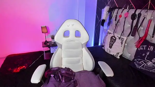 victoria  floyd online show from 04-21-26, 08:34