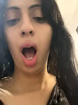 Snapshot of majdolin78 chatting on 10-11-25, 10:47 majdolin78 online show from 10-11-25, 10:47