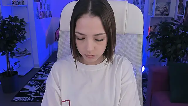 PamBeesly online show from 10-31-25, 11:11