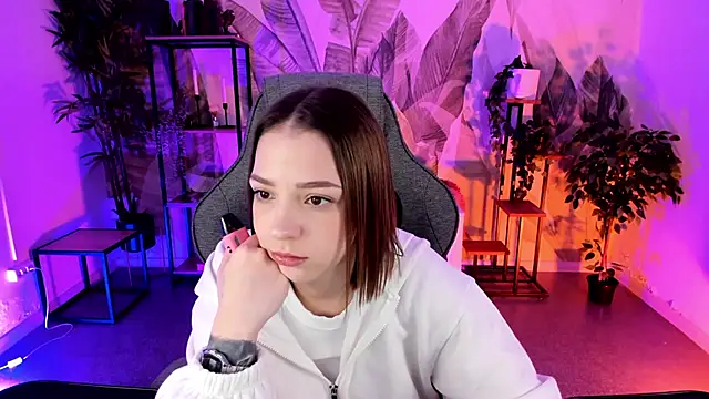 PamBeesly online show from 11-25-25, 09:20