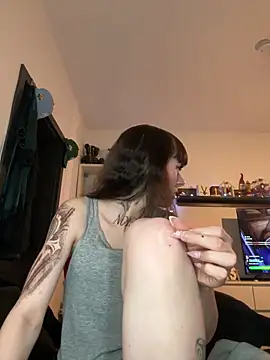 Snapshot of Ciara2004 chatting on 12-18-25, 09:32 Ciara2004 online show from 12-18-25, 09:32