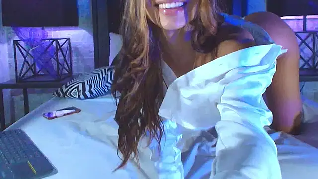 Snapshot of Bella_Smiith_ chatting on 02-08-25, 11:45 Bella Smiith online show from 02-08-25, 11:45