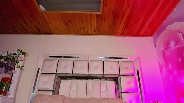 emili clark online show from 09-16-25, 08:26