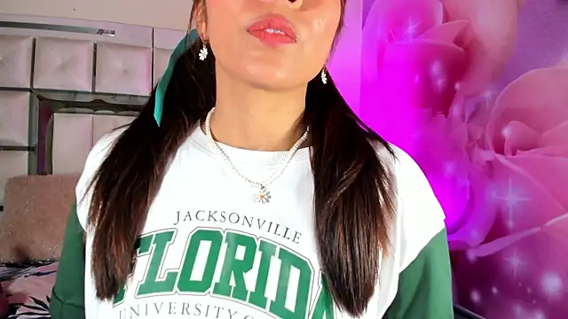 emili clark online show from 10-17-25, 04:37