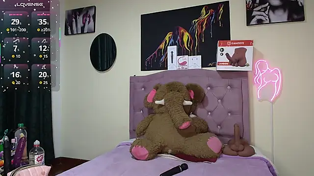 Emmie Hot online show from 06-17-26, 11:56