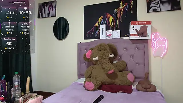 Emmie Hot online show from 06-20-26, 11:57