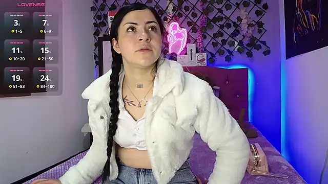Emmie Hot online show from 07-22-26, 11:57