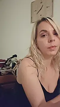 Snapshot of SweetyNinaOff1 chatting on 10-25-25, 01:24 SweetyNinaOff1 online show from 10-25-25, 01:24