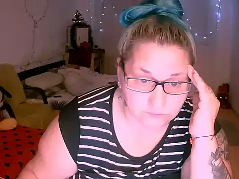 Snapshot of mayamayx chatting on 12-19-25, 06:04 mayamayx online show from 12-19-25, 06:04