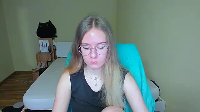 EmilyPaw online show from 02-16-25, 09:48