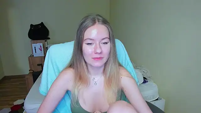 EmilyPaw online show from 03-08-25, 10:43