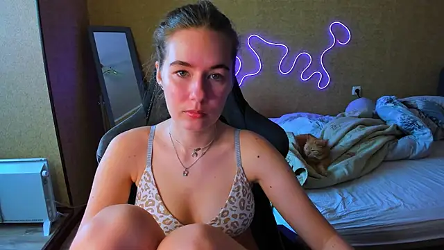 EmilyPaw online show from 05-06-26, 10:09