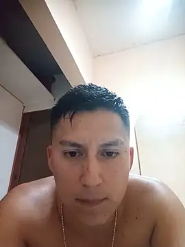 Snapshot of LuisMex1998 chatting on 05-15-26, 01:01 LuisMex1998 online show from 05-15-26, 01:01