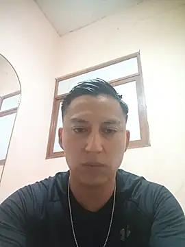 Snapshot of LuisMex1998 chatting on 05-25-26, 03:45 LuisMex1998 online show from 05-25-26, 03:45