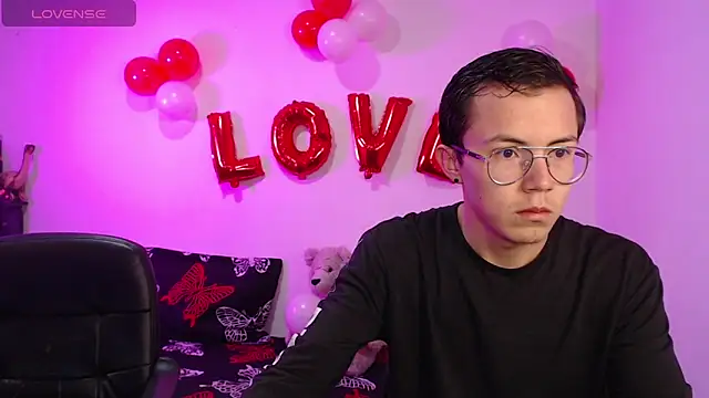 Snapshot of Tina_4_Charlie chatting on 02-13-25, 12:00 Tina 4 Charlie online show from 02-13-25, 12:00