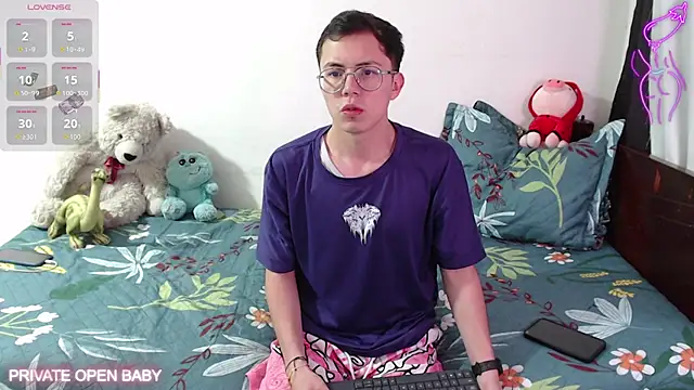 Snapshot of Tina_4_Charlie chatting on 10-16-25, 12:17 Tina 4 Charlie online show from 10-16-25, 12:17