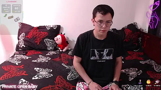 Snapshot of Tina_4_Charlie chatting on 10-27-25, 12:20 Tina 4 Charlie online show from 10-27-25, 12:20