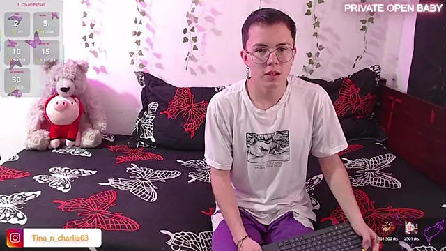 Snapshot of Tina_4_Charlie chatting on 11-21-25, 01:54 Tina 4 Charlie online show from 11-21-25, 01:54