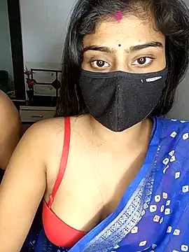 Snapshot of Love-N chatting on 11-13-25, 05:23 Love-N online show from 11-13-25, 05:23