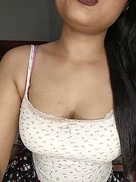 Snapshot of Love-N chatting on 05-31-26, 06:42 Love-N online show from 05-31-26, 06:42