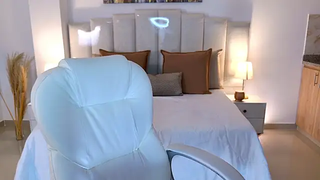 Layla Breezee online show from 04-04-26, 10:13