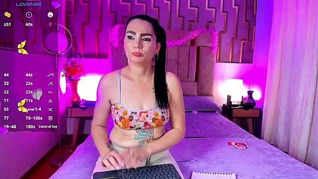 Snapshot of scarlet_hit chatting on 03-23-25, 04:27 scarlet hit online show from 03-23-25, 04:27
