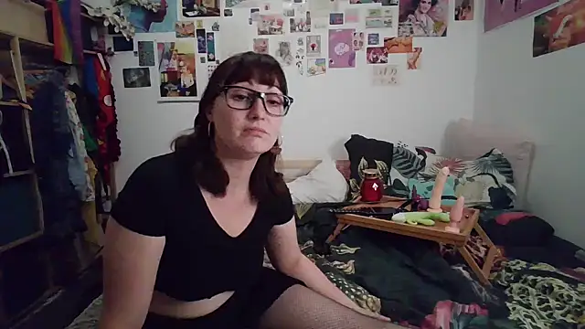 AdorahB3ll3 online show from 03-03-25, 08:11