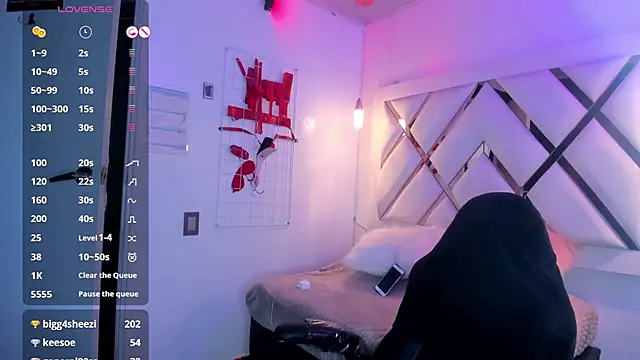 Snapshot of Belinda_Braund chatting on 02-22-25, 03:56 Belinda Braund online show from 02-22-25, 03:56