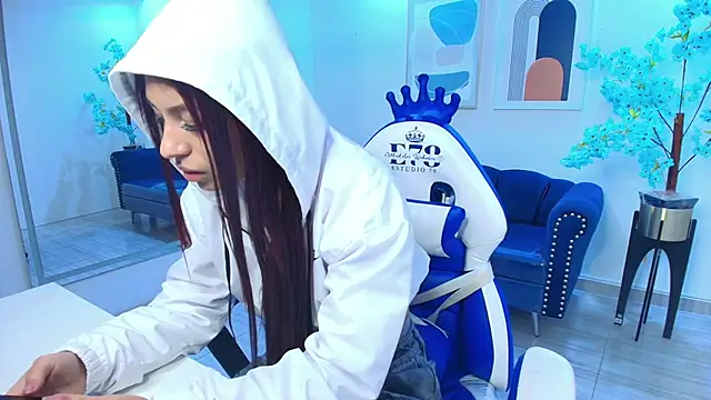 Charlotte ethan online show from 11-11-25, 03:39