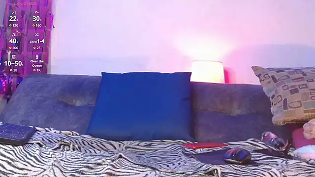 izan 20 online show from 11-18-25, 09:25