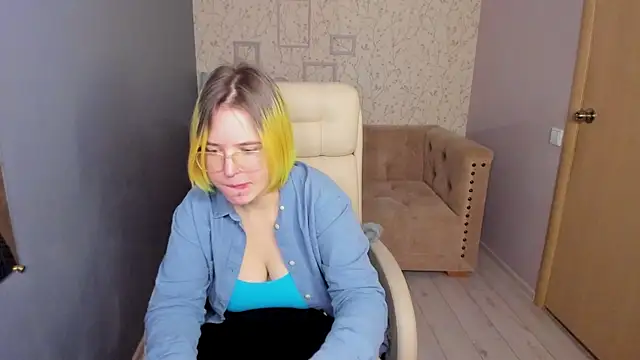 Snapshot of Manic_pixie_ chatting on 01-25-25, 01:30 Manic pixie online show from 01-25-25, 01:30