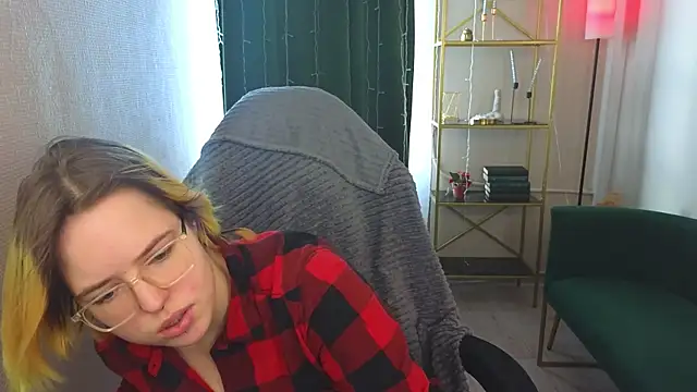 Snapshot of Manic_pixie_ chatting on 01-26-25, 11:06 Manic pixie online show from 01-26-25, 11:06