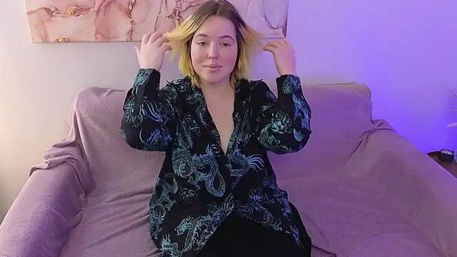 Snapshot of Manic_pixie_ chatting on 02-04-25, 11:05 Manic pixie online show from 02-04-25, 11:05