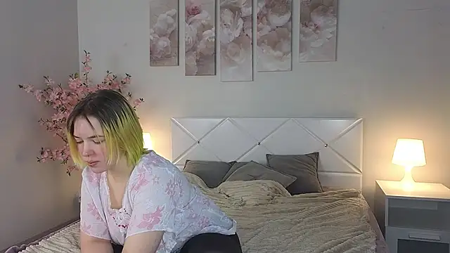 Snapshot of Manic_pixie_ chatting on 02-05-25, 11:02 Manic pixie online show from 02-05-25, 11:02