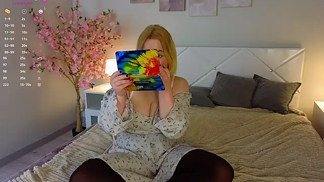 Snapshot of Manic_pixie_ chatting on 02-20-25, 04:03 Manic pixie online show from 02-20-25, 04:03