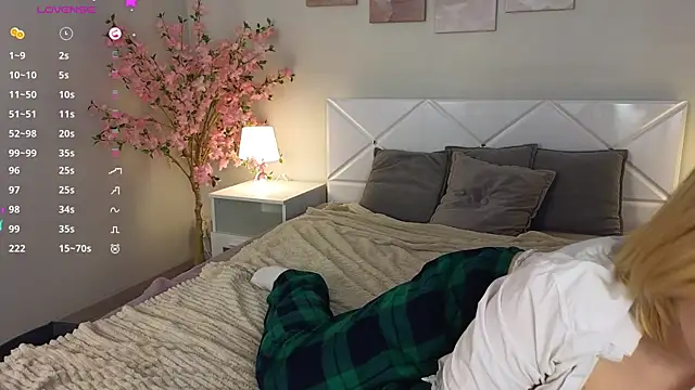 Snapshot of Manic_pixie_ chatting on 03-02-25, 10:56 Manic pixie online show from 03-02-25, 10:56