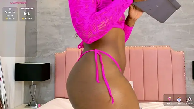 Snapshot of Alaia_Colins chatting on 12-19-25, 04:08 Alaia Colins online show from 12-19-25, 04:08