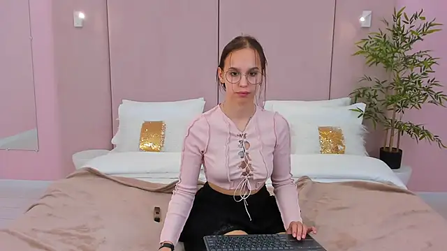 SandraTucker online show from 01-26-25, 06:17