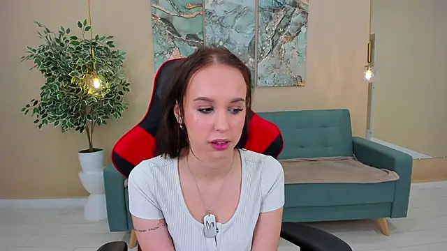 Snapshot of SandraTucker chatting on 02-01-25, 06:54 SandraTucker online show from 02-01-25, 06:54