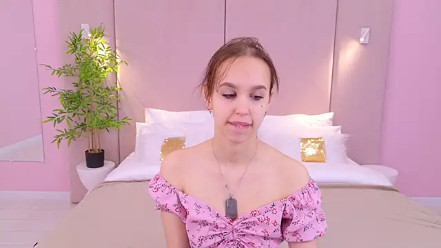 Snapshot of SandraTucker chatting on 02-23-25, 03:02 SandraTucker online show from 02-23-25, 03:02