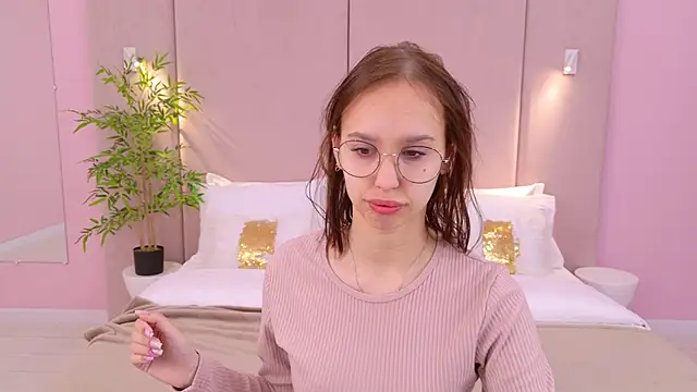 Snapshot of SandraTucker chatting on 02-27-25, 03:04 SandraTucker online show from 02-27-25, 03:04